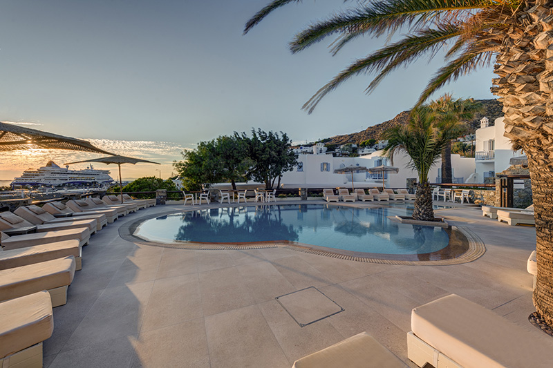Pool at Makis Place Hotel in Tourlos with view of Mykonos New Port makis-place-hotel-pool-new-port-view