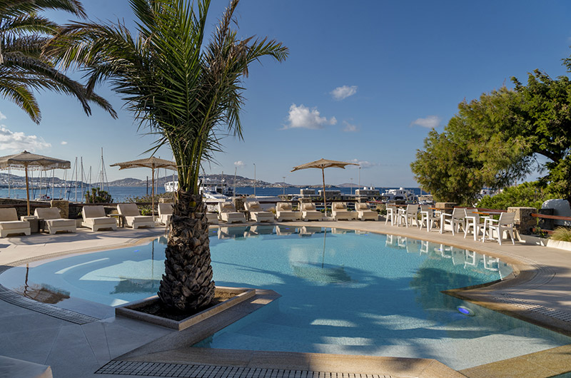 Makis Place Hotel pool, a relaxing stay option near Mykonos New Port 04-hotels-near-mykonos-new-port-makis-place-pool