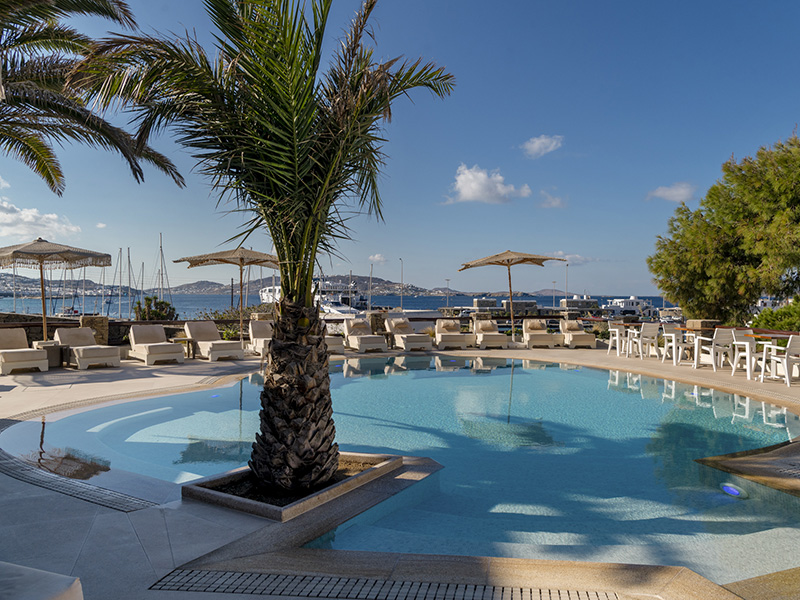 Pool at Makis Place Hotel in Tourlos near Mykonos New Port for island hopping travelers makis-place-pool-tourlos-island-hopping-stay