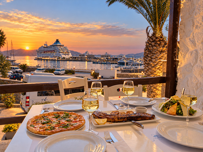 Sunset dinner at Molaraki Restaurant overlooking Mykonos New Port from Makis Place Hotel molaraki-restaurant-makis-place-new-port-sunset-dinner