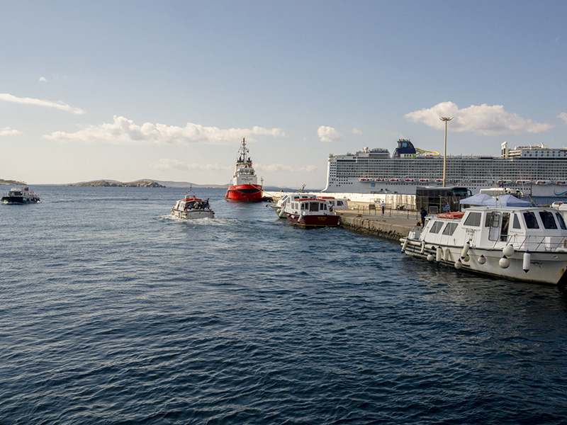 Ferries and passenger boats at Mykonos New Port in Tourlos for island hopping travelers mykonos-new-port-ferry-island-hopping-arrival