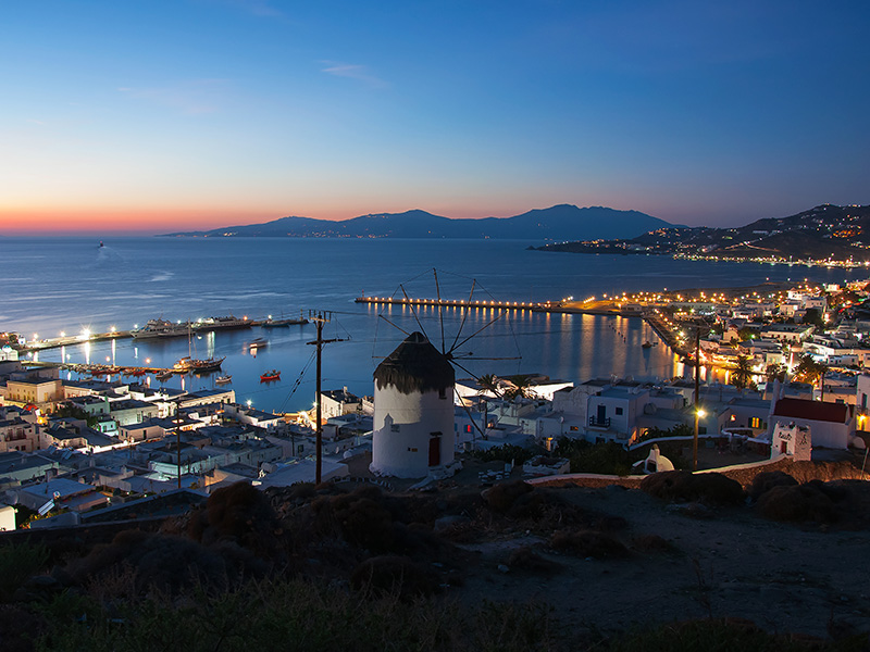 Evening view of Mykonos Town and the old harbour during a short island hopping stay mykonos-town-evening-view-island-hopping